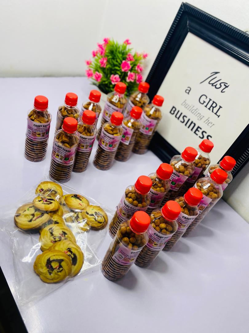 Chin-chin bottles and cookies gift set by Cassy Bakes