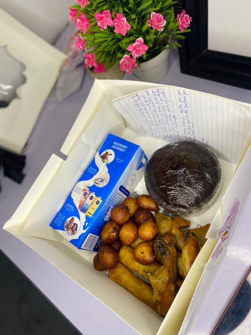 Deluxe Gift Hamper by Cassy Bakes